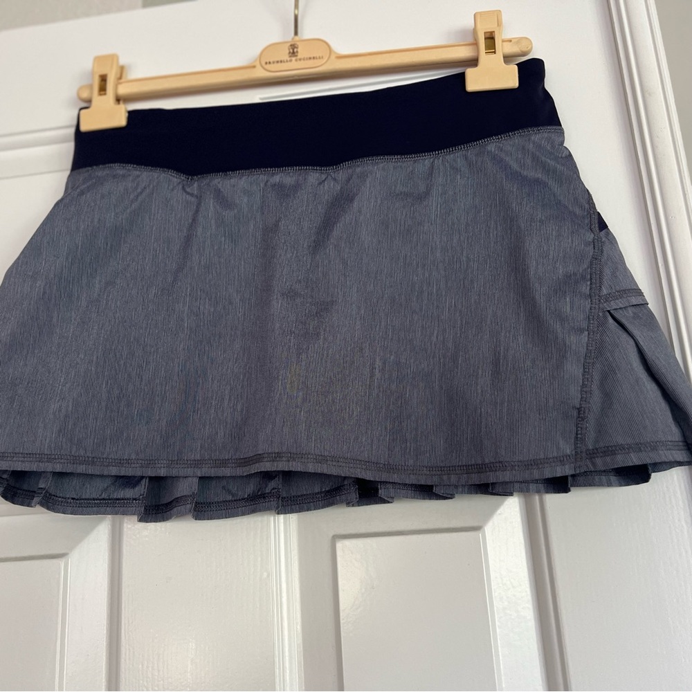 LuLemon Pace Setter Skirt. Navy/White Stripes Size 6 Regular. Great Condition.
